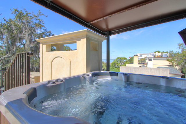 Harbor Town Townhouse Roof Top Hot Tub
