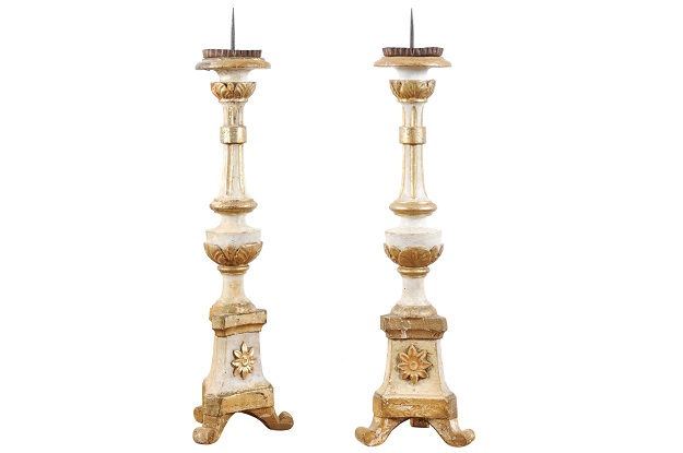 Pair of French Neoclassical 1810s Gold and Silver Candlesticks with Waterleaves