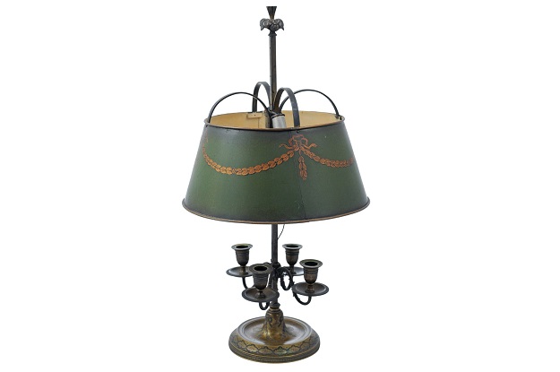 French 1850s Napoléon III Green Painted Tôle Table Lamp with Garland Motifs