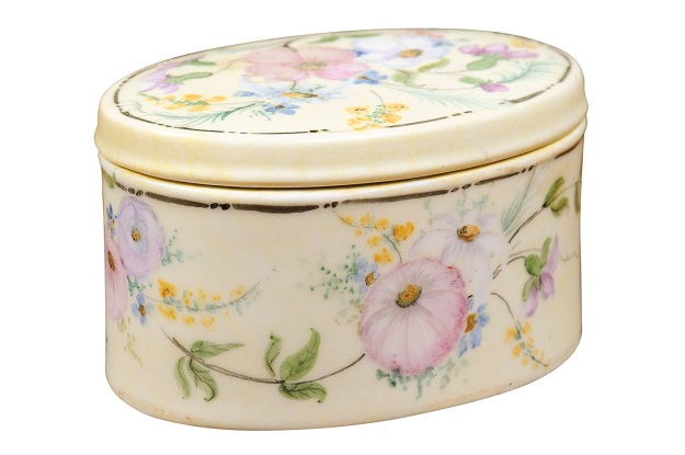 German Rosenthal Bavaria 1920s Oval Porcelain Lidded Box with Floral Décor