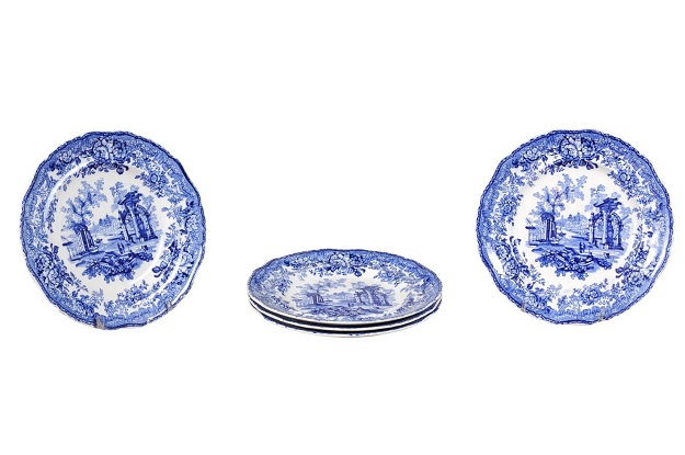 English 19th Century Transfer Blue and White Plates with Ruins and Floral Décor