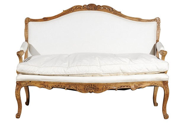 French 1720s Régence Period Upholstered Canapé with Carved Foliage and Shells