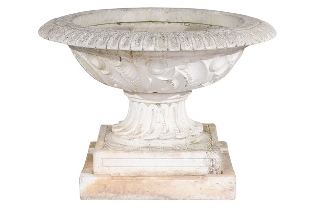 English Vintage 20th Century Cast Stone Fountain with Scoop and Foliage Motifs