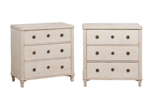 Swedish Gustavian Style 1880s Gray Beige Painted Three-Drawer Chests, a Pair DLW